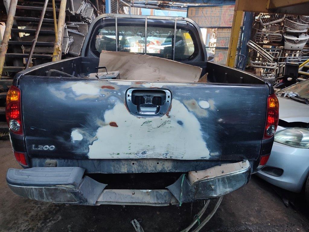  Mitsubishi L200 2006    EN DESARME